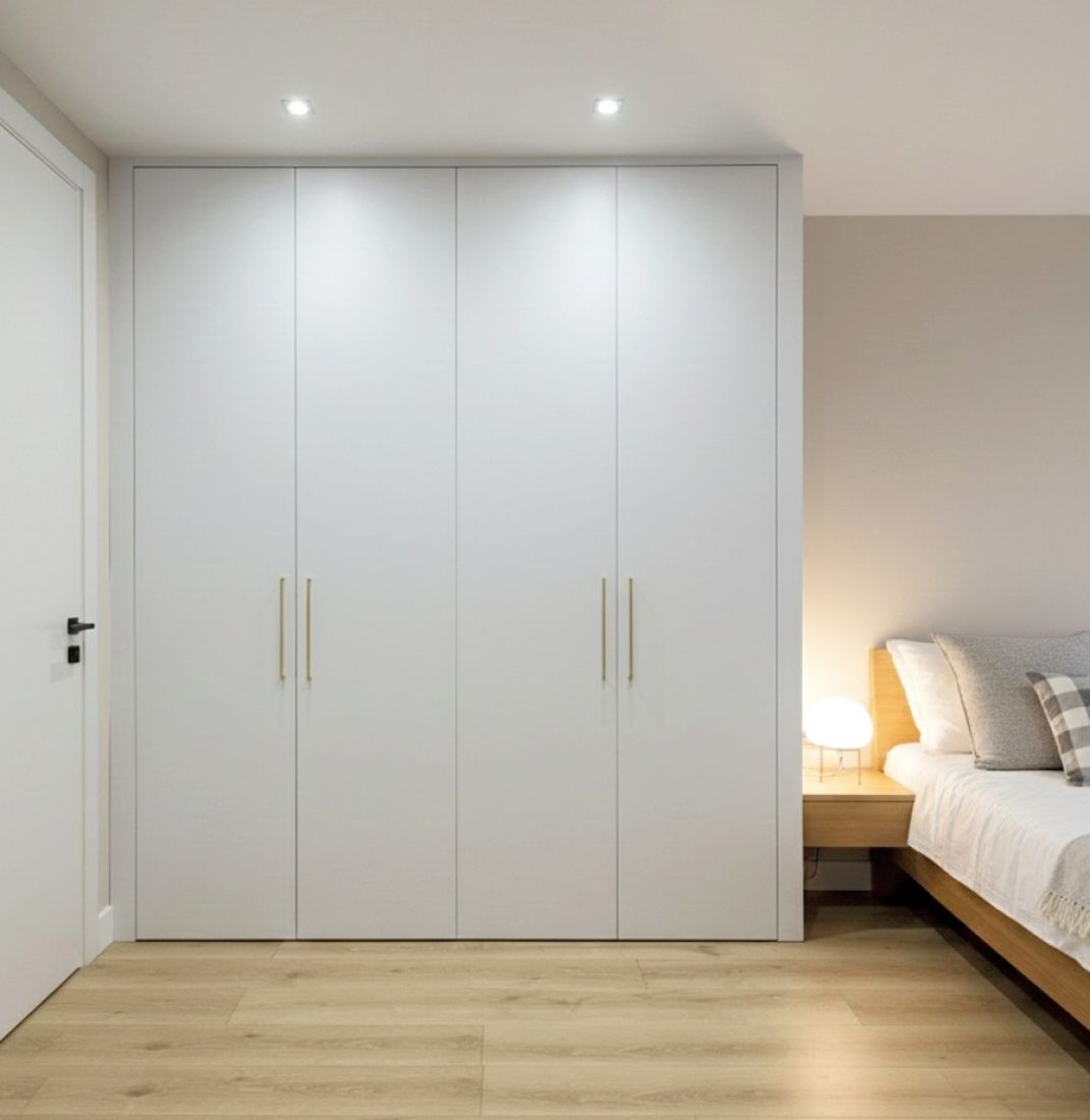armario-habitación-puertas-blancas