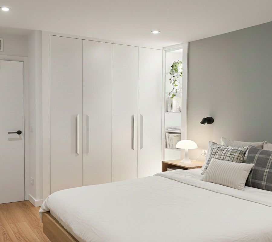 armarios con tiradores blancos de habitación