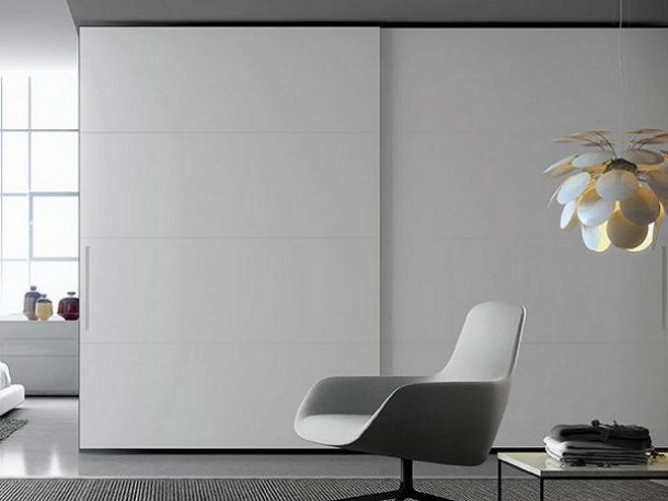 armarios-habitación-correderas-blancos