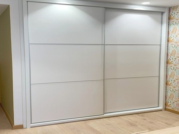 armario-3-puertas-correderas-blancas