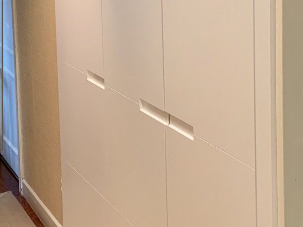 armarios-blancos-pasillo