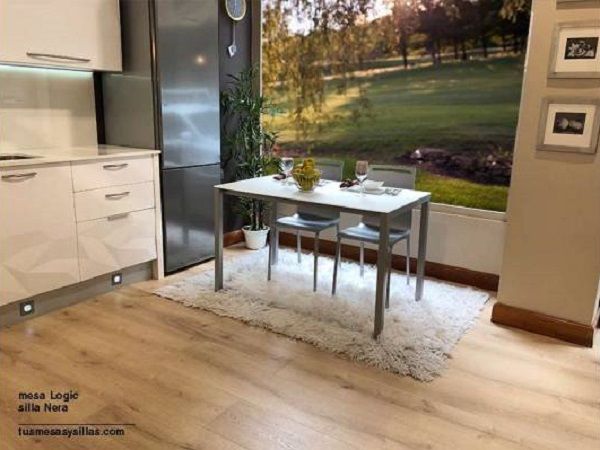 exposición-mesas-sillas-san-sebastian