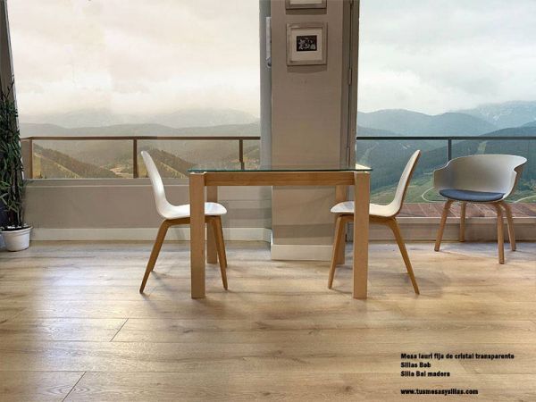 mesa-escritorio-patas-madera-salón