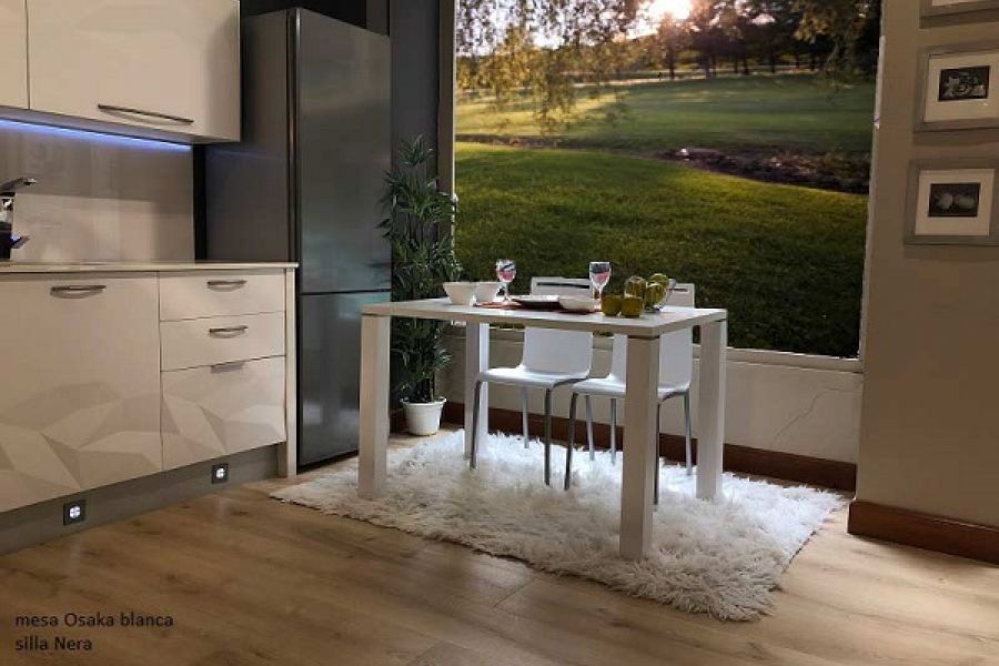 silla-nera-cancio-blanca