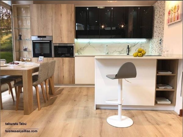 Taburetes-elevables-color-gris