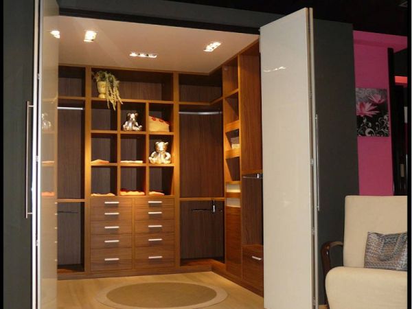 vestidores-con-puertas-blancas